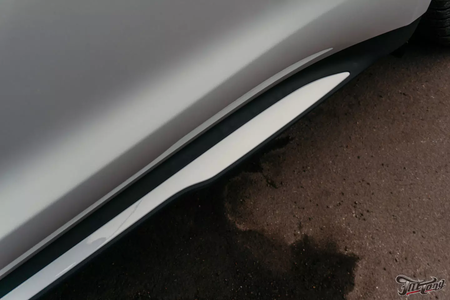 Цветные ремни и частичный окрас для Porsche Taycan